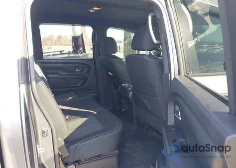 2018 Nissan Titan Platinum Reserve/Pro-4X/S/Sl/Sv z USA, uszkodzony, nr VIN 1N6AA1E57JN522816